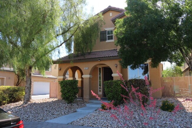 Building Photo - SHOWINGS AVAILABLE NOW