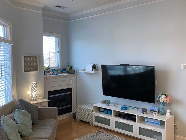 Foto del edificio - "Cozy Urban Retreat: Charming 1-Bedroom Oasis in Charlotte's Vibrant Arts District!"