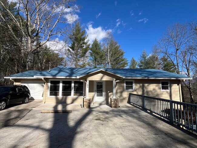 Foto del edificio - 575 Riverview Heights St