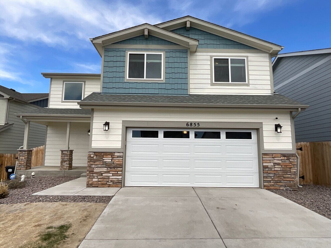 Primary Photo - 3 Bedroom Home Available Near S Powers Blv...