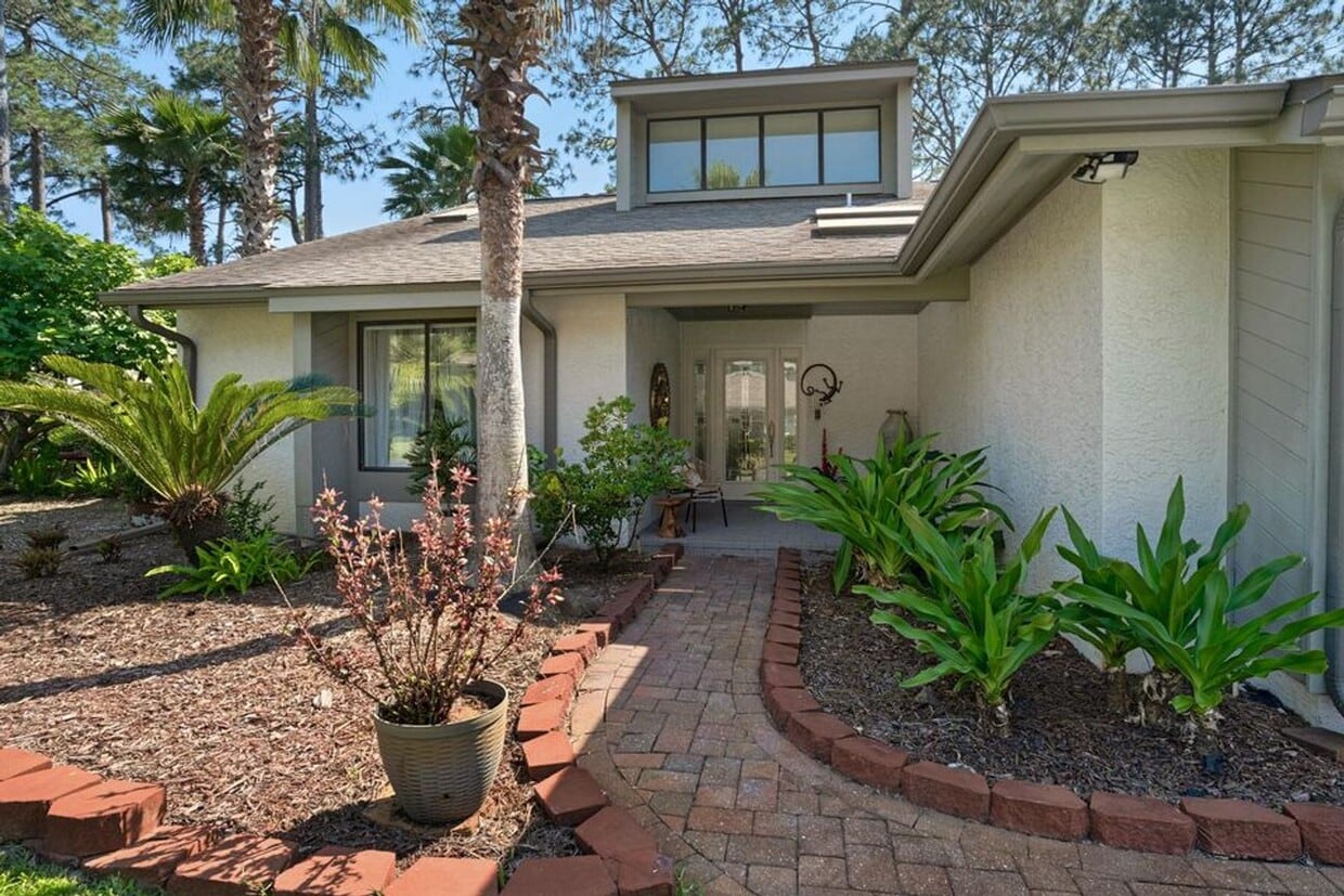 Primary Photo - Bluewater Bay Townhome - 6 month lease Only