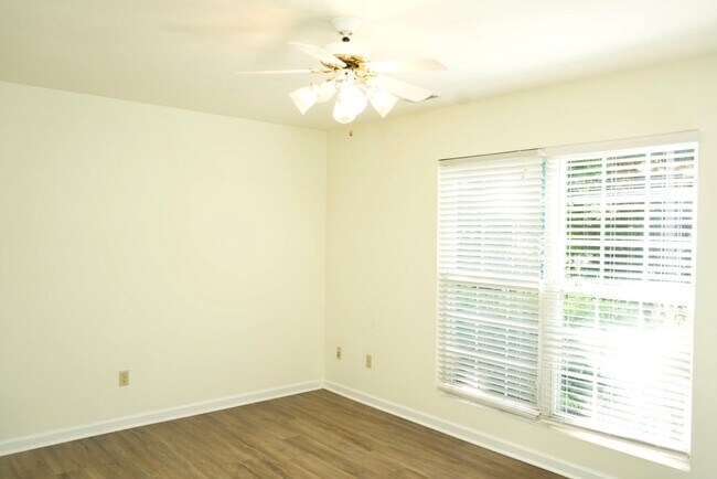 Foto del edificio - 111 Darien Terrace