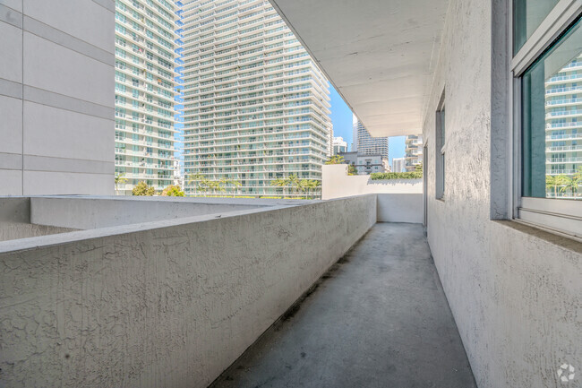 Building Photo - 1250 S Miami Ave