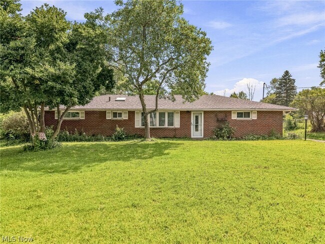 Building Photo - 1428 Laurel Dr