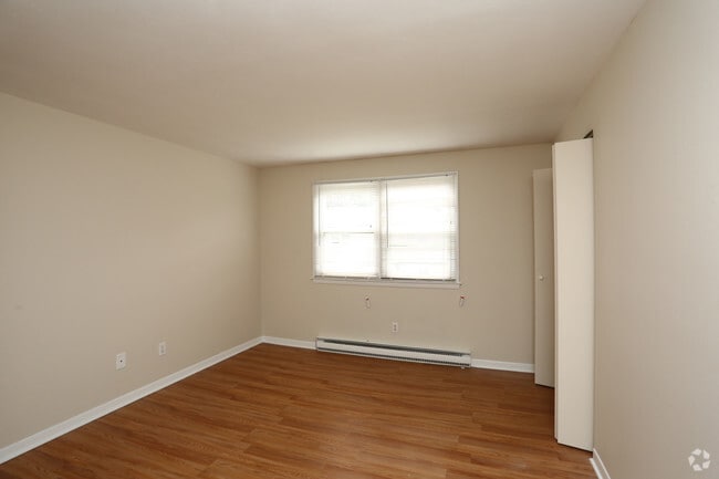 Bedroom - Warner Village Rental Community