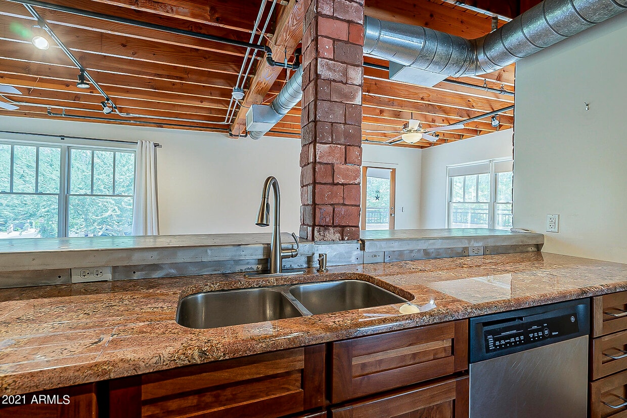 Foto principal - 304 W Roosevelt St