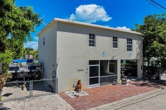 Building Photo - 21 Poinciana Dr