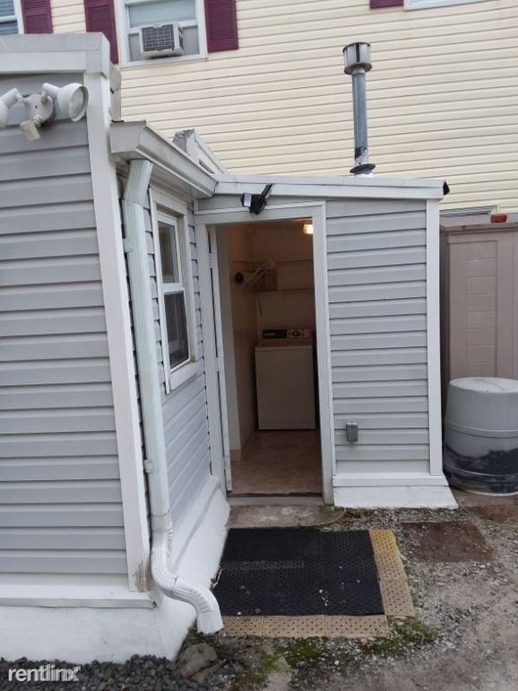 Foto del edificio - 1 br, 1 bath House - 15 Highland Ave