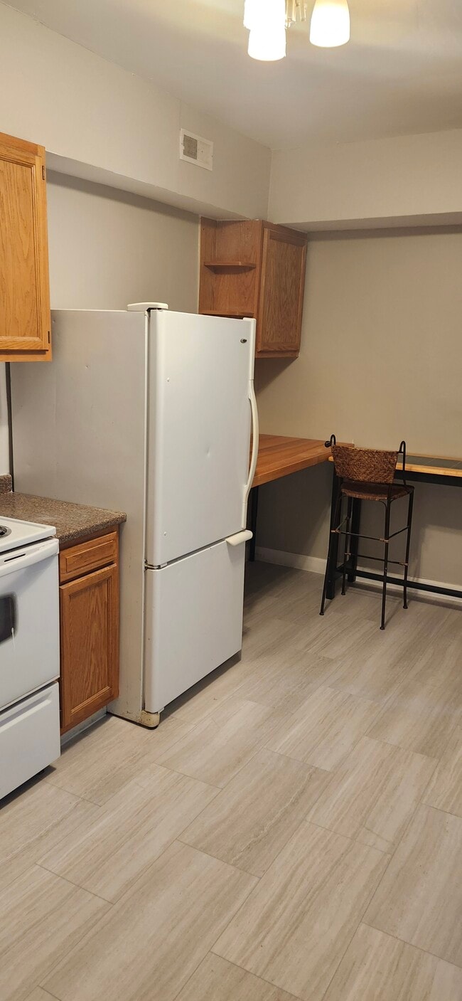 Building Photo - 4457 Westminster Pl