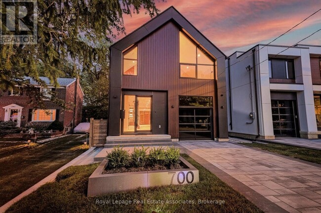 Building Photo - 700 Montbeck Crescent
