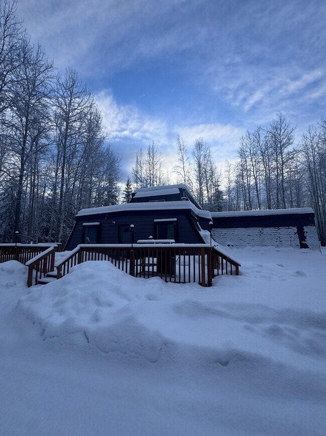 Foto del edificio - 4 bedroom / 2 bath Home in North Pole!