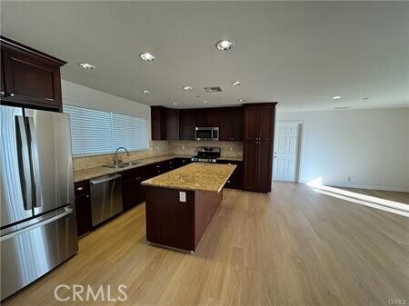 Foto del edificio - 1336 Calle Tulipan