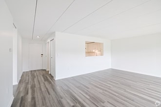 Building Photo - 55 Hill Rd