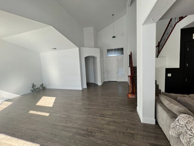 Foto del edificio - Spacious Four Bedroom Home off Veterans Parkway