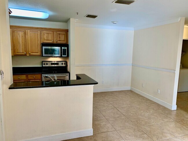 Building Photo - One bedroom one bathroom condo in Palmer R...