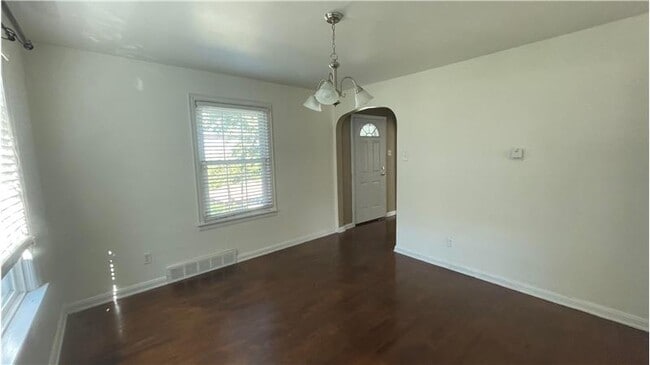 Building Photo - 134 Troy Pl
