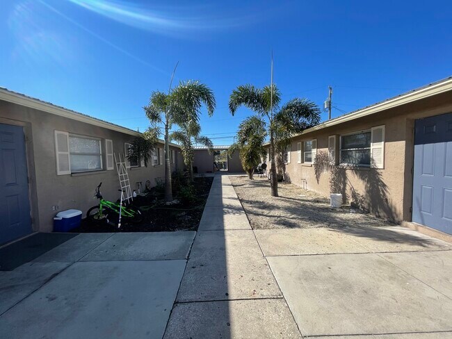 Foto del edificio - 16890 Carmen Ave