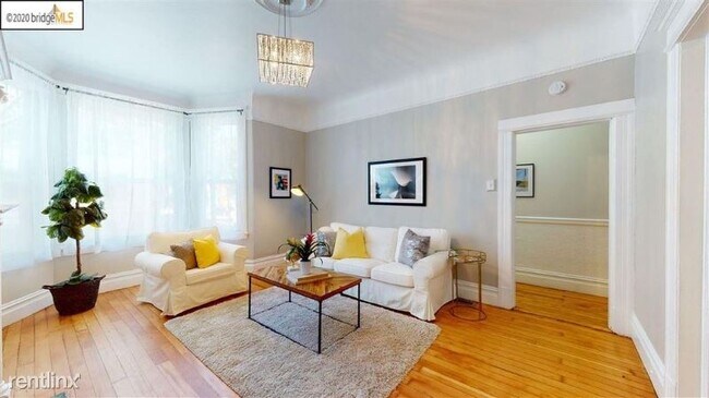 Building Photo - 3 br, 1 bath Townhome - 50 Moeller St