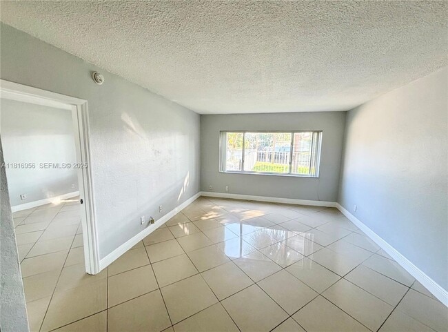 Building Photo - 251 SE 6th Ave