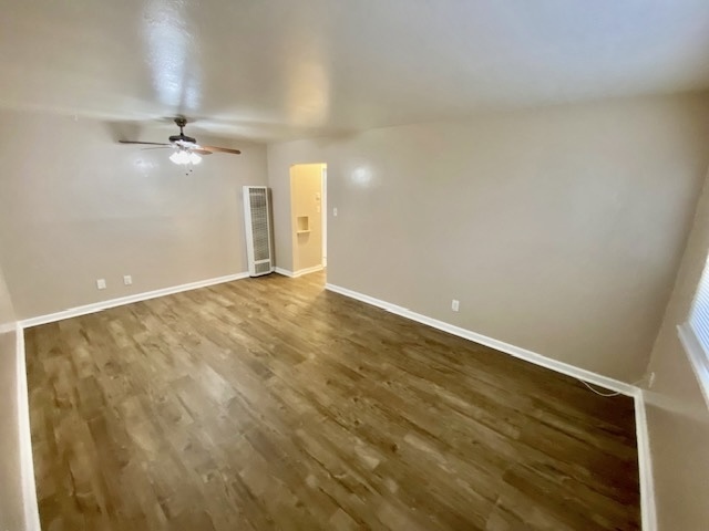 Building Photo - 1 bed 1 bath Apartment with 1-car Garage i...
