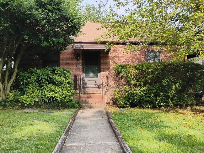 Photo - 1007 Rosehill Ave. House