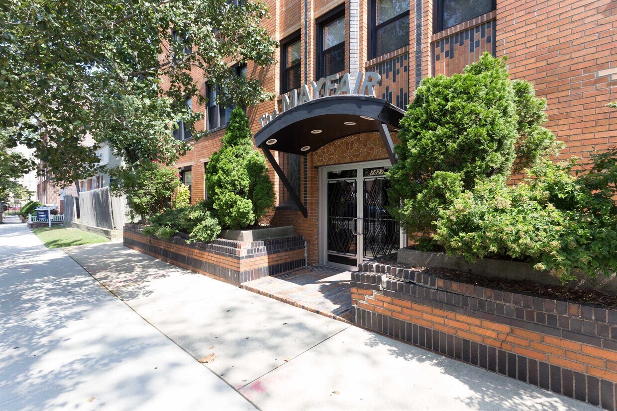 Primary Photo - 7427 Boulevard E