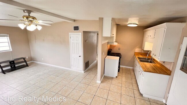 Building Photo - 3 br, 1 bath House - 5402 Curry Ford Rd