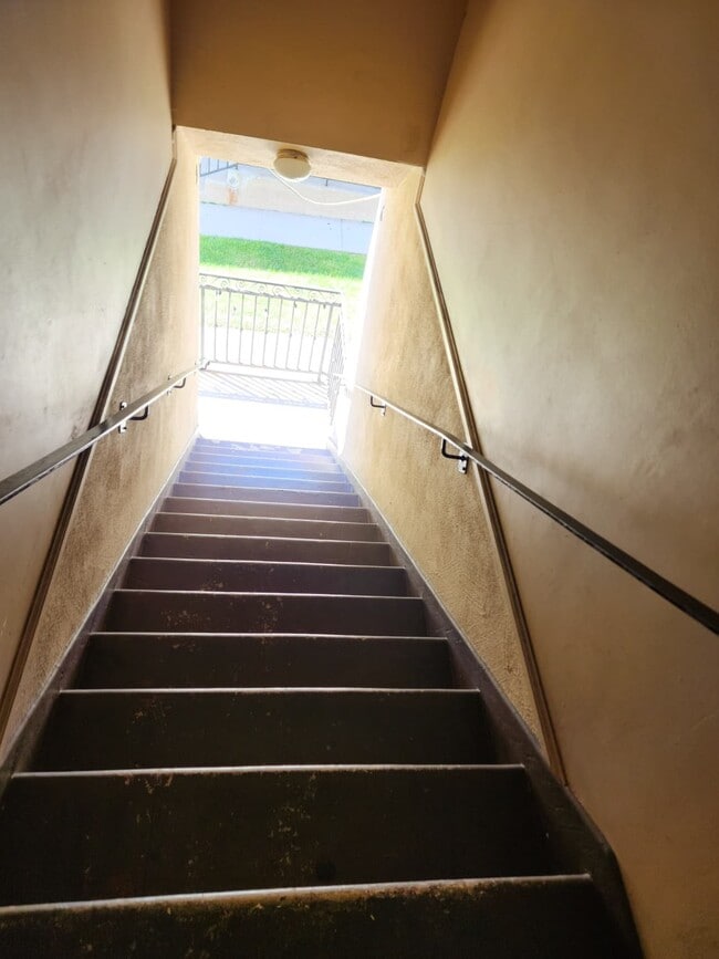 Building Photo - 4767 San Vicente Blvd