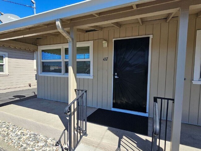 Building Photo - RETIREMENT COMMUNITY 2 Bed/1 Bath PLUS Gar...