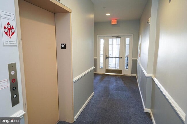 Foto del edificio - 2003 Whispering Ponds Ct