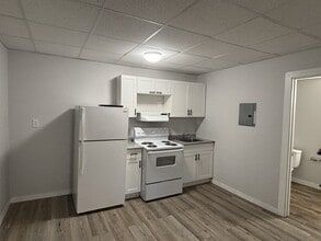 Building Photo - 570 Ellice Ave