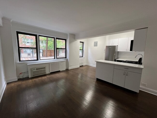 Building Photo - 20 Beekman Pl