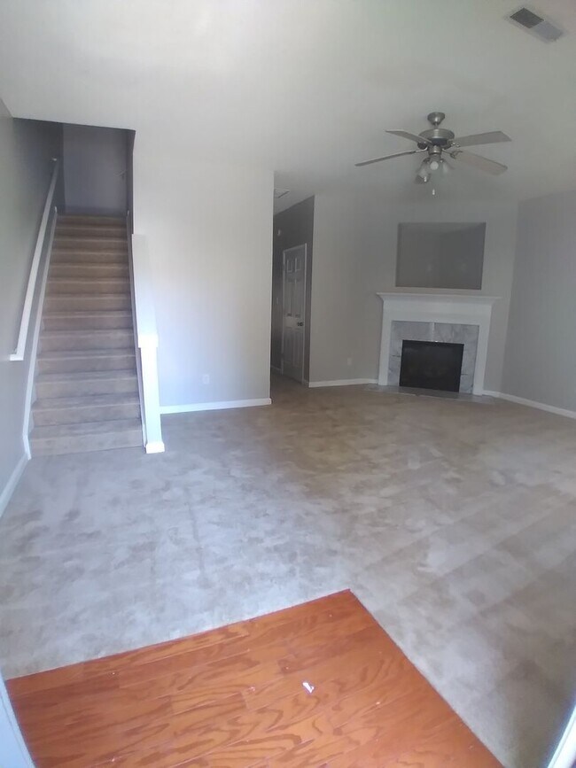 Foto del edificio - 3 bed 2 bath property in Atlanta!! -- Secu...