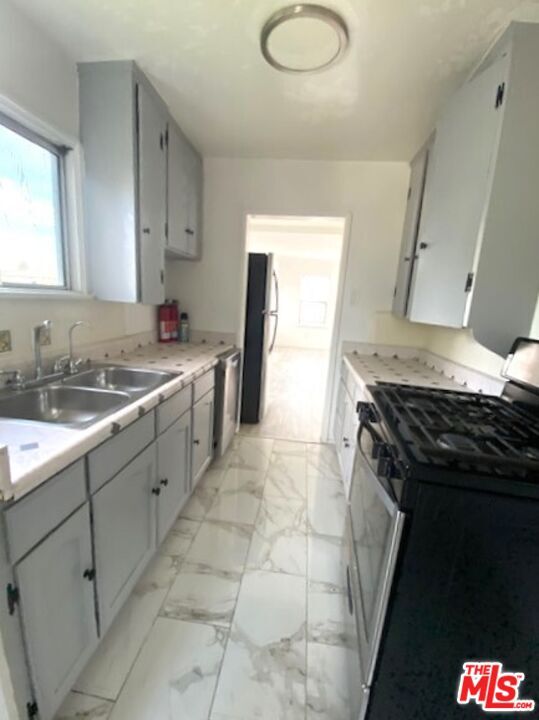 Building Photo - 10623 Kinnard Ave