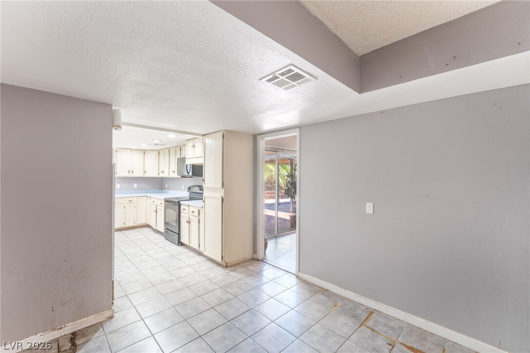 Building Photo - 4268 Hampshire Cir