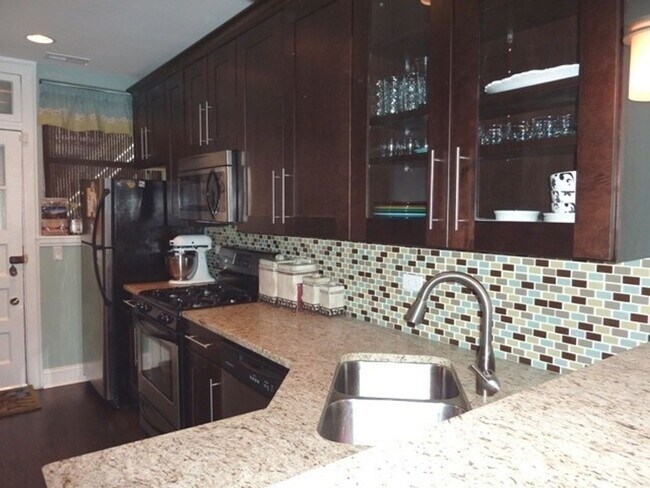 Foto del edificio - 2 Bedroom Condo in Oak Park