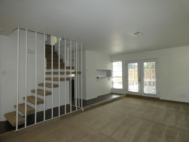 Building Photo - 1620 Willow Lane, Euless TX  76039