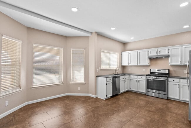 Building Photo - 1420 Desierto Rico Ave