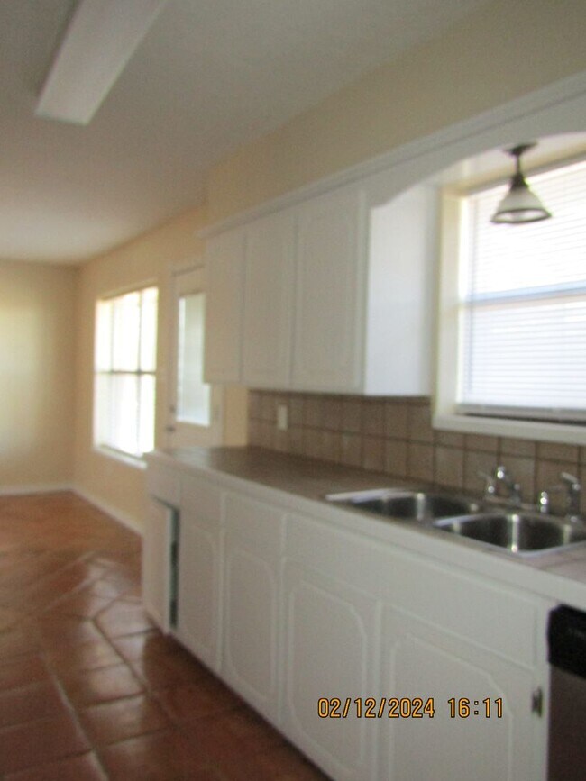 Building Photo - Home located in the Cache area!