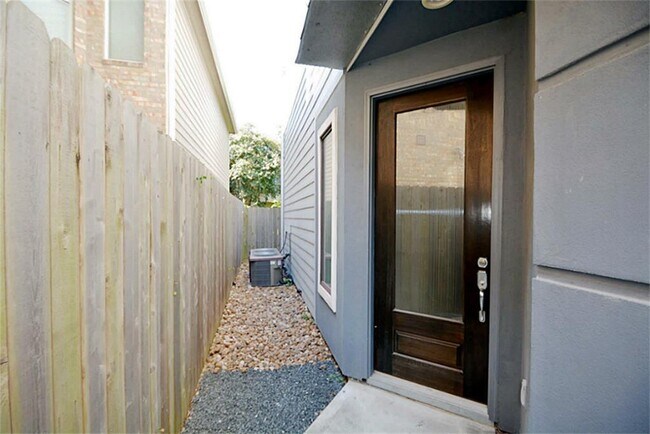 Building Photo - 5247 Inker St