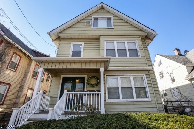 Foto del edificio - 16 Henry St