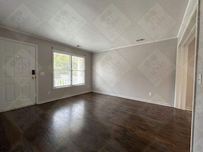 Building Photo - Cozy 2-Bedroom Duplex with Wood Floors & S...