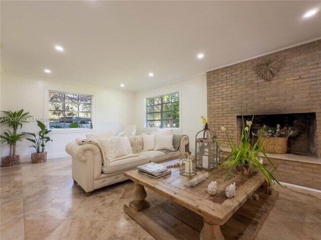 Foto del edificio - 730 SW 80th St