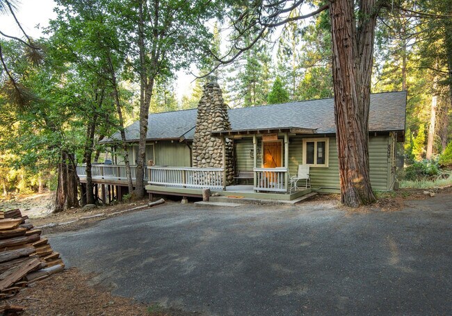 Foto del edificio - 8040 Sugarpine Pl