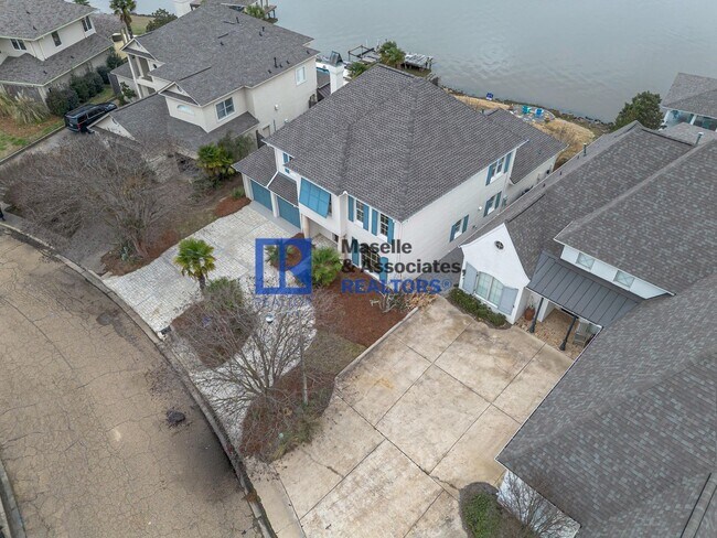 Foto del edificio - 1418 Windrose Dr
