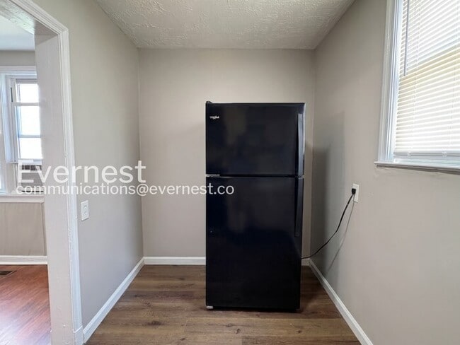 Foto del edificio - 1049 E Patapsco Ave