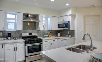 Building Photo - 7225 E Villa Way