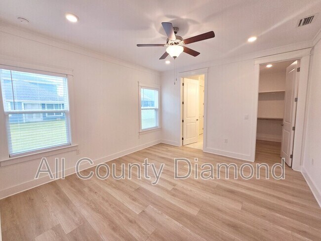 Building Photo - 816 Walsonham Dr