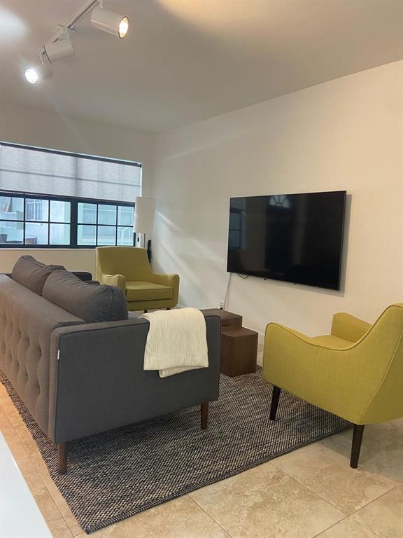 Foto del edificio - 2404 NE 33rd Ave