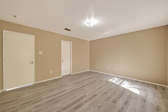 Building Photo - 8814 Sage Pl Dr